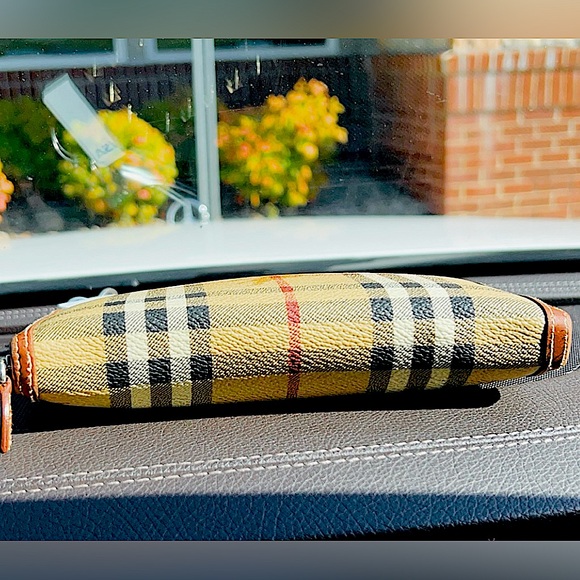 π₯ποΈπ« BURBERRY Beige/Brown Haymarket Check Coated Canvas Zip Around Walletπ₯π₯ - Picture 4 of 16